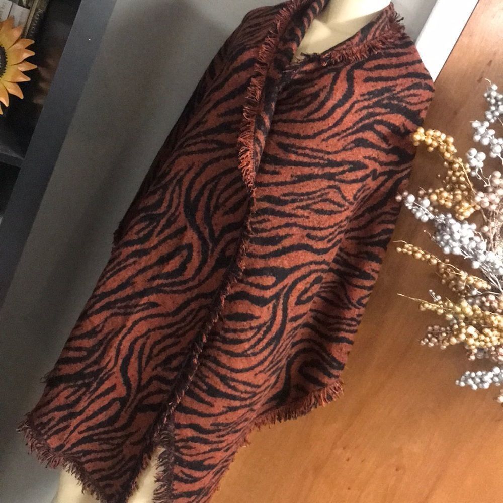 Express Wrap Shawl coat one size Animal print NWT